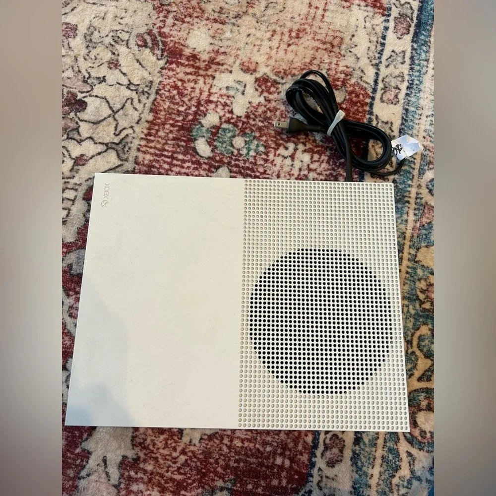 Xbox One S in White